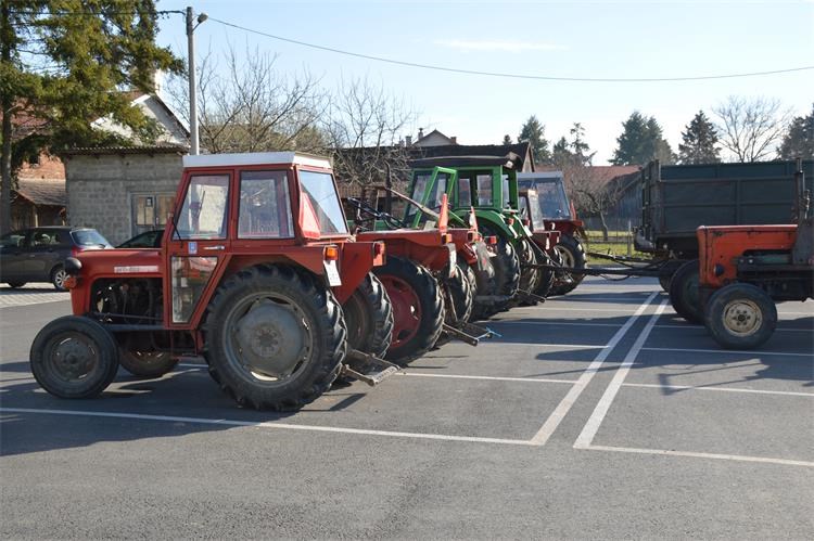 Slika /PU_KK/Vijesti/2020/03/Tribina traktorista u Peterancu.JPG
